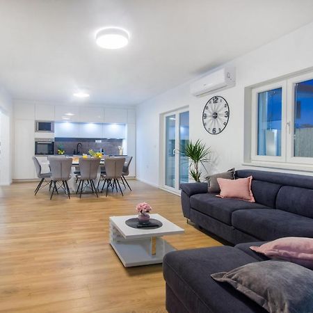 Dograde Villa Antonia With Heated Pool מראה חיצוני תמונה