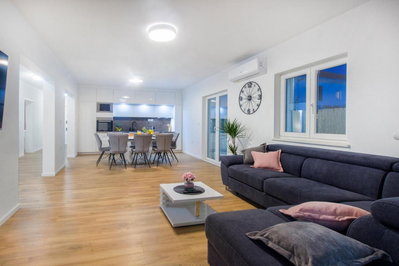 Dograde Villa Antonia With Heated Pool מראה חיצוני תמונה